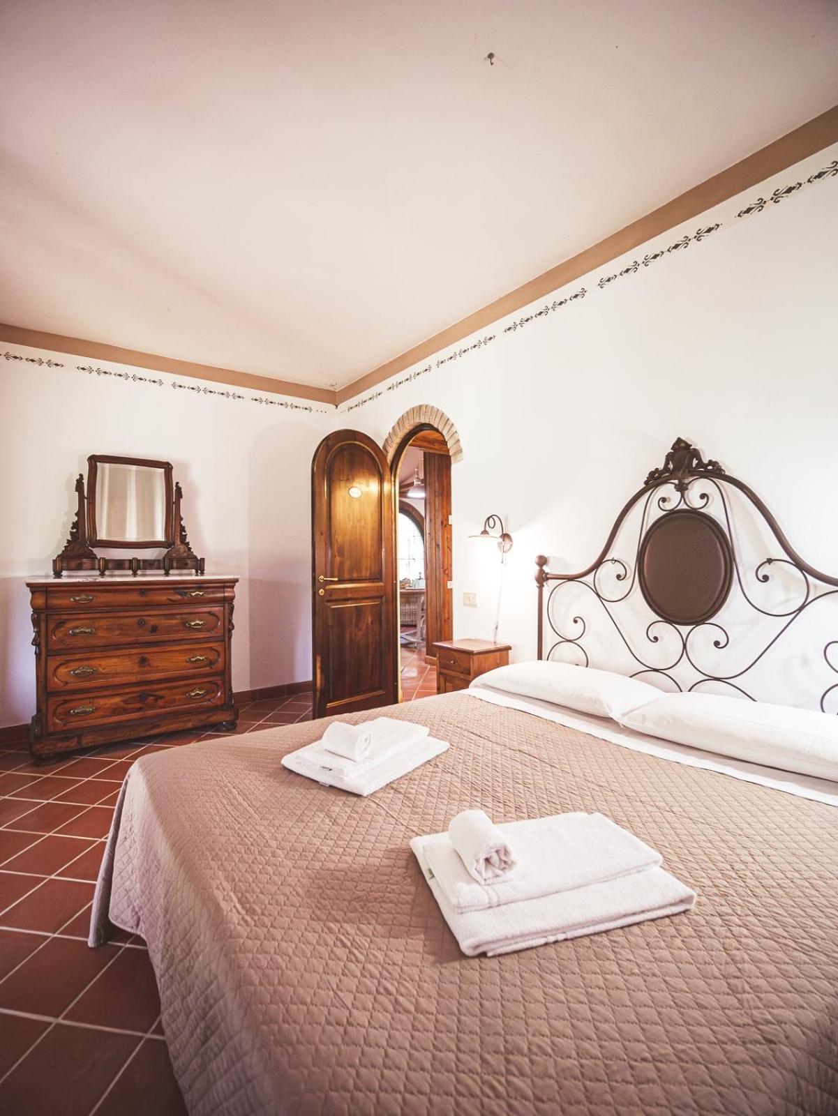 Appartamento Relais Casale Il Poggetto - Olivo 1 By Zoom In Earth Cecina  Esterno foto